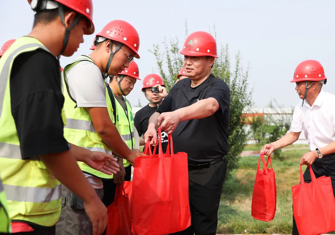 海安市市長(zhǎng)于立忠到公司河北市場(chǎng)走訪慰問