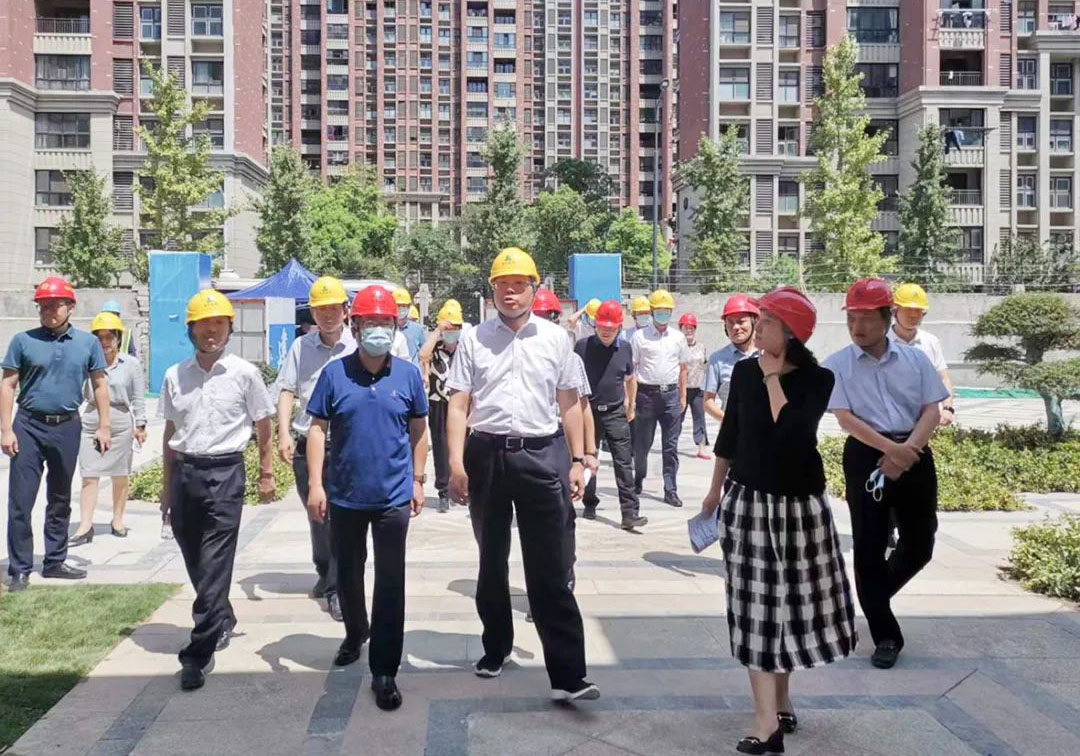 江蘇省人民政府副秘書長(zhǎng)、辦公廳主任謝潤(rùn)盛率隊(duì)考察蘇州市恒大悅瓏灣項(xiàng)目建設(shè)情況